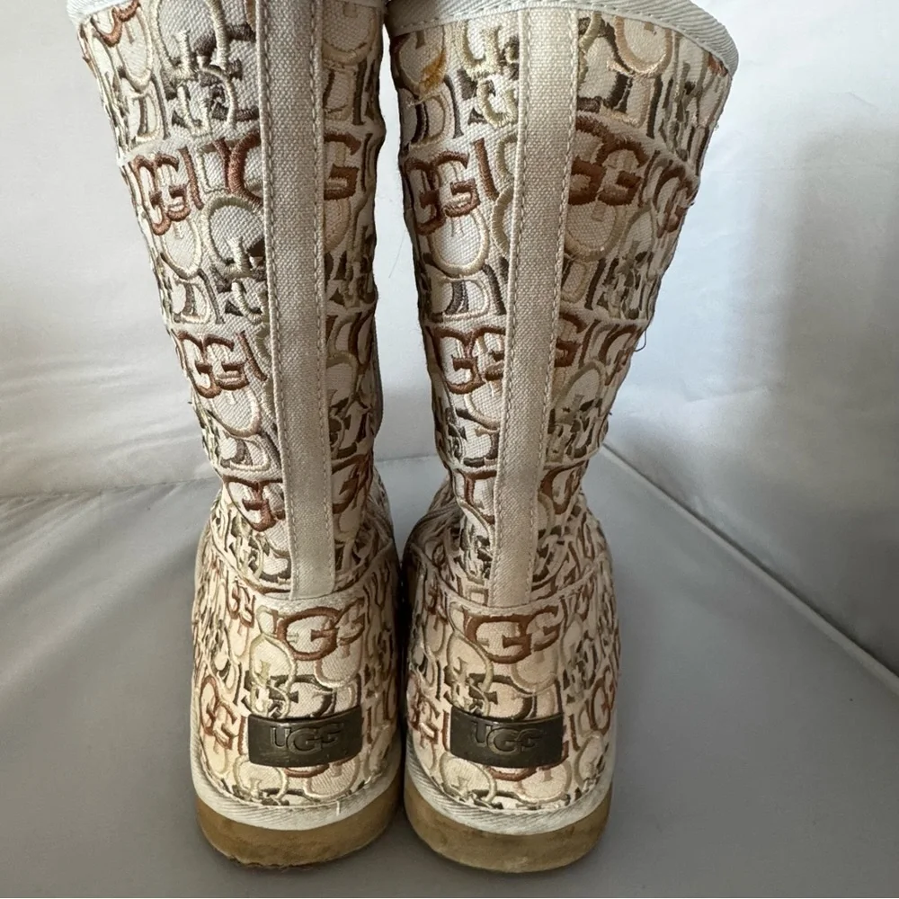 UGG Women’s Vintage Cozy Winter Boots Embroidered Logo Size US 10 / EU 41 - Picture 2 of 9